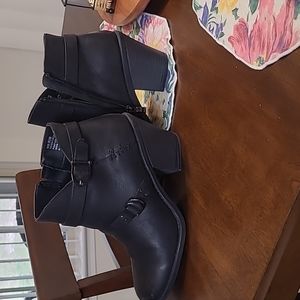 Zippered ankle boot